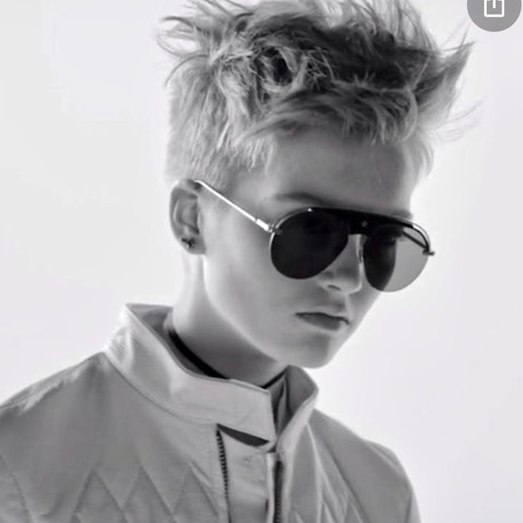 NWT DIOR RUNWAY BLACK ‘REVOLUTION’ SUNGLASSES - Picture 2 of 12